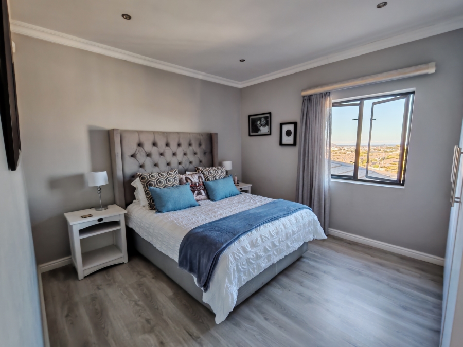 4 Bedroom Property for Sale in Dennegeur Western Cape